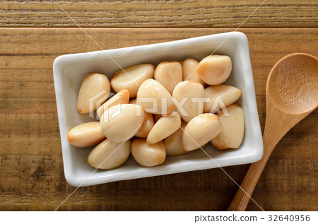 Marinated pickled garlic 32640956