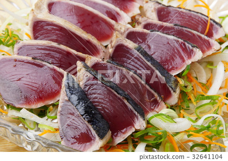 Tatake of bonito 32641104