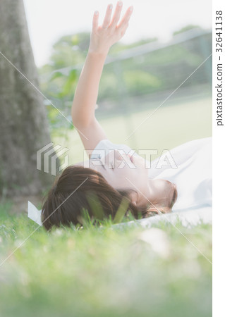 female, lady, woman 32641138