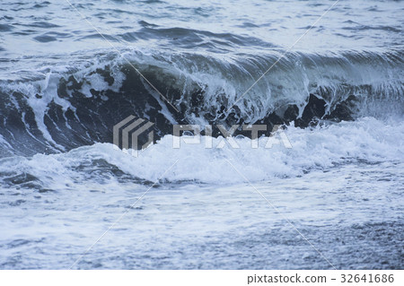 Evening wave Evening wave 32641686