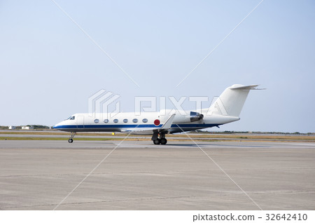 一架飛機 32642410