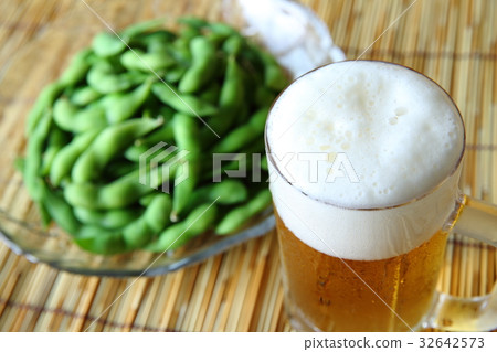 Beer and Edamame 32642573