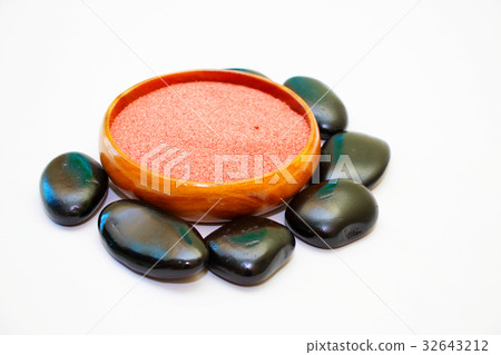 stone and salt scrub in spa 32643212