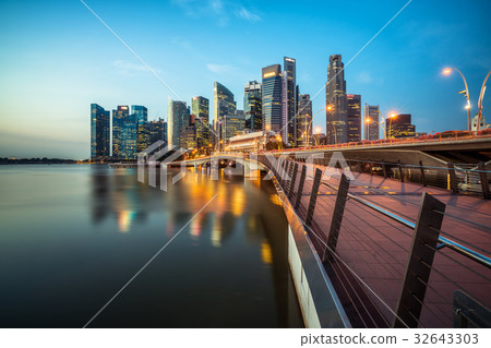 Singapore central business district skyline 32643303