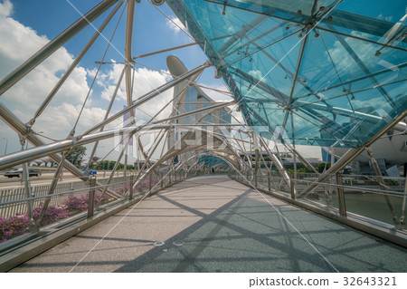 Helix bridge in Marina Bay, Singapore Helix bridge in Marina Bay, Singapore 32643321