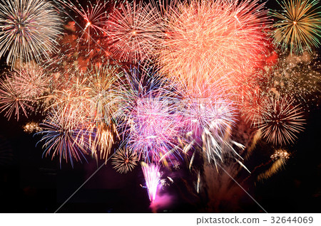 Caution) Fireworks are synthetic pictures combining parts / fireworks fireworks image, fireworks display image. Caution) Fireworks are synthetic pictures combining parts / fireworks fireworks image, fireworks display image. 32644069