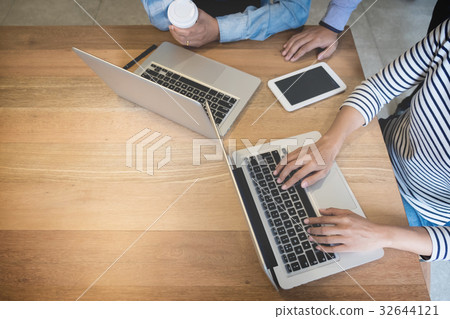 Creative Team job. young business man working with startup proje Creative Team job. young business man working with startup proje 32644121