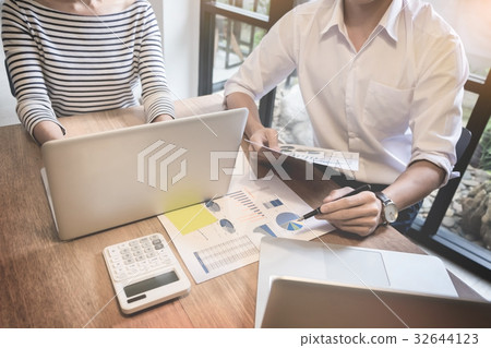 Creative Team job. young business man working with startup proje Creative Team job. young business man working with startup proje 32644123