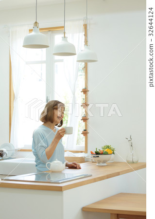 生活方式高級女性 32644124