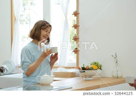 生活方式高級女性 32644125