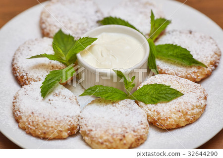 Cottage cheese pancakes or fritters Cottage cheese pancakes or fritters 32644290