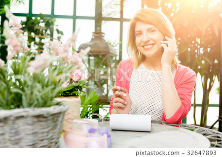 Beautiful florist in flower shop 32647893