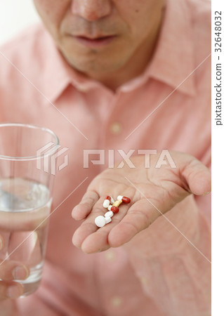 Person who takes medicine Parts cut Person who takes medicine Parts cut 32648032