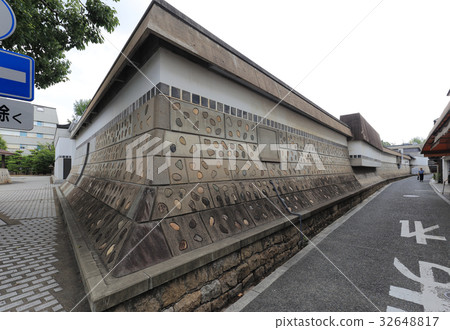 Outer wall of the branch of the Ohara museum 32648817