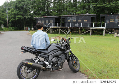 Male motorcycle 32648925