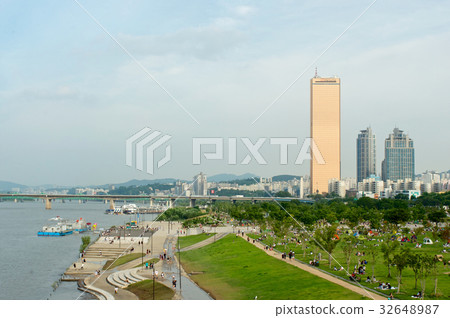 Hangang river in Seoul in summer in Korea 32648987
