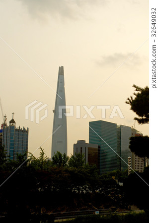 Olympic park in Seoul in summer, South Korea 32649032