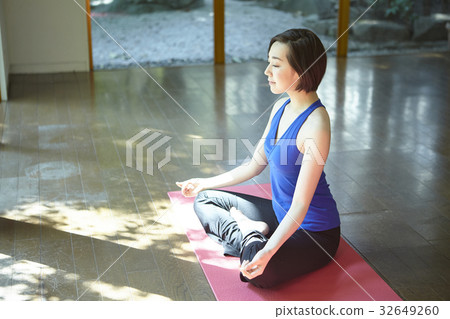 做瑜伽的女人 做瑜伽的女人 32649260