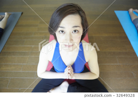 Yoga classroom Yoga classroom 32649328