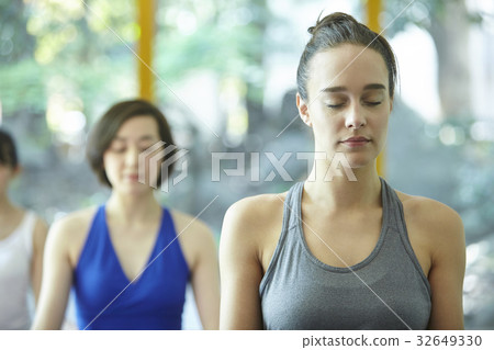 Yoga classroom Yoga classroom 32649330