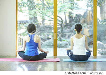 Yoga classroom Yoga classroom 32649368