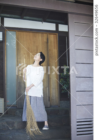 A woman cleaning a front door 32649656