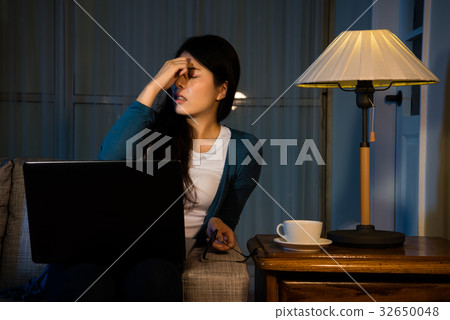 girl having high intraocular pressure at night 32650048