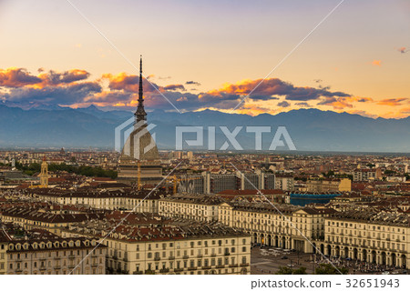 Cityscape of Torino (Turin, Italy) at dusk 32651943