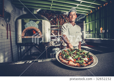 Preparing traditional italian pizza Preparing traditional italian pizza 32652232