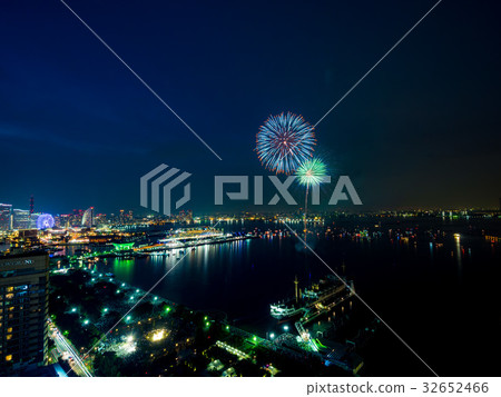 Fireworks display in Yokohama 32652466