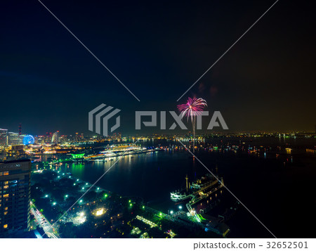 Fireworks display in Yokohama Fireworks display in Yokohama 32652501