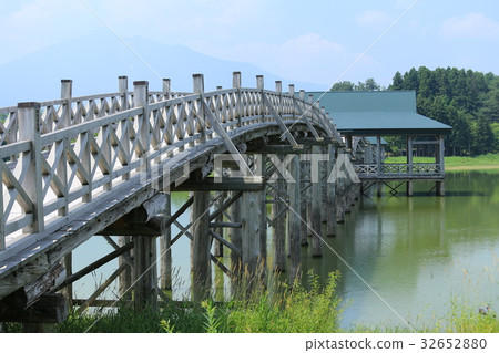 Summer crane bridge 32652880