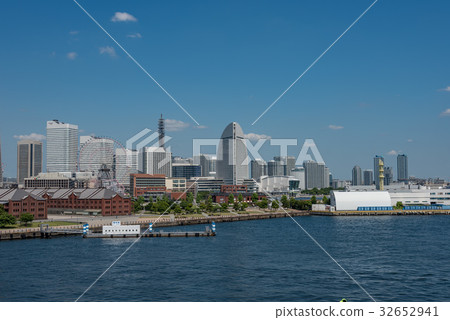 [Kanagawa] Yokohama Minato Mirai scenery daytime 32652941