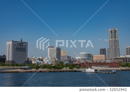 [Kanagawa] Yokohama Minato Mirai scenery daytime 32652942