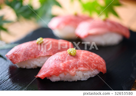 和牛手工製作的壽司 32653580