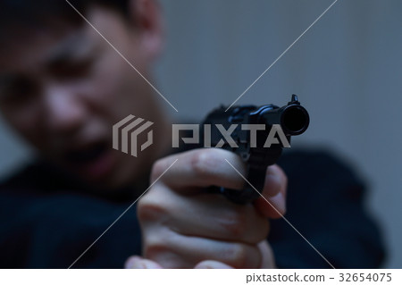 Pistol handgun (criminal illegal culprit villain disguise casualty case criminal suspicious intruder gang) 32654075