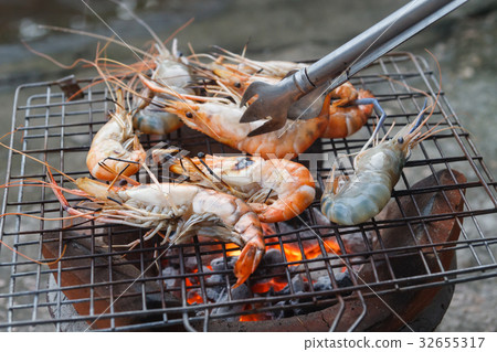 Grilled shrimps on the flaming grill Grilled shrimps on the flaming grill 32655317
