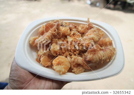 Pieces of deep fried squids and   32655342