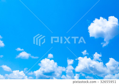 A midsummer sky Plum period sunny clouds Copy space Wide copy space General-purpose sky A midsummer sky Plum period sunny clouds Copy space Wide copy space General-purpose sky 32655951