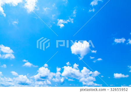 A midsummer sky Plum period sunny clouds Copy space Wide copy space General-purpose sky A midsummer sky Plum period sunny clouds Copy space Wide copy space General-purpose sky 32655952