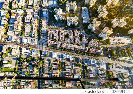 Aerial view of buildings on near Wilshire Blvd in 32659904
