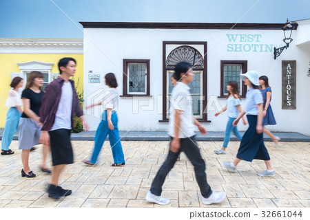 Pedestrian street Pedestrian street 32661044