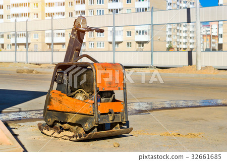 Manual ramming machine for compacting soil on road Manual ramming machine for compacting soil on road 32661685