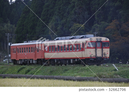 Isuimi Railway Kiha 52 + Kiha 28 32662706