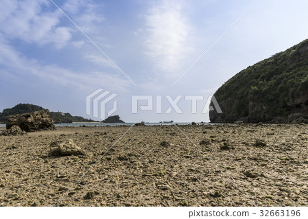 Strange rock stone of Hamahigajima 32663196