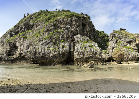 Strange rock stone of Hamahigajima 32663209