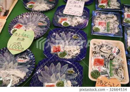 Fuji sashimi of the Karato market 32664534