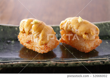 Baked sea urchin grip sushi 32666002