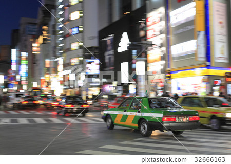 Shibuya 109 intersection sunset 32666163