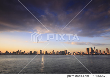 Tokyo harbor and downtown panorama downtown Tokyo harbor and downtown panorama downtown 32666870